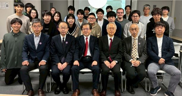 計測分離工学研究室同門会（2025年11月9日同志社大学ホームカミングディー）集合写真（午後の部）